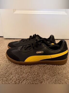 Puma Sneakers with Yellow Stripe